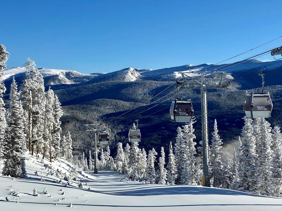 Ski-In/Ski-Out Luxury Condo: Mountain Views & Hot Tub Retreat Winter Park Exterior photo